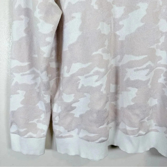 Banana Republic Camo-Print Jacquard Crew  Neck Wool Sweater - Picture 11 of 16